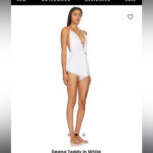 Deana teddy in white